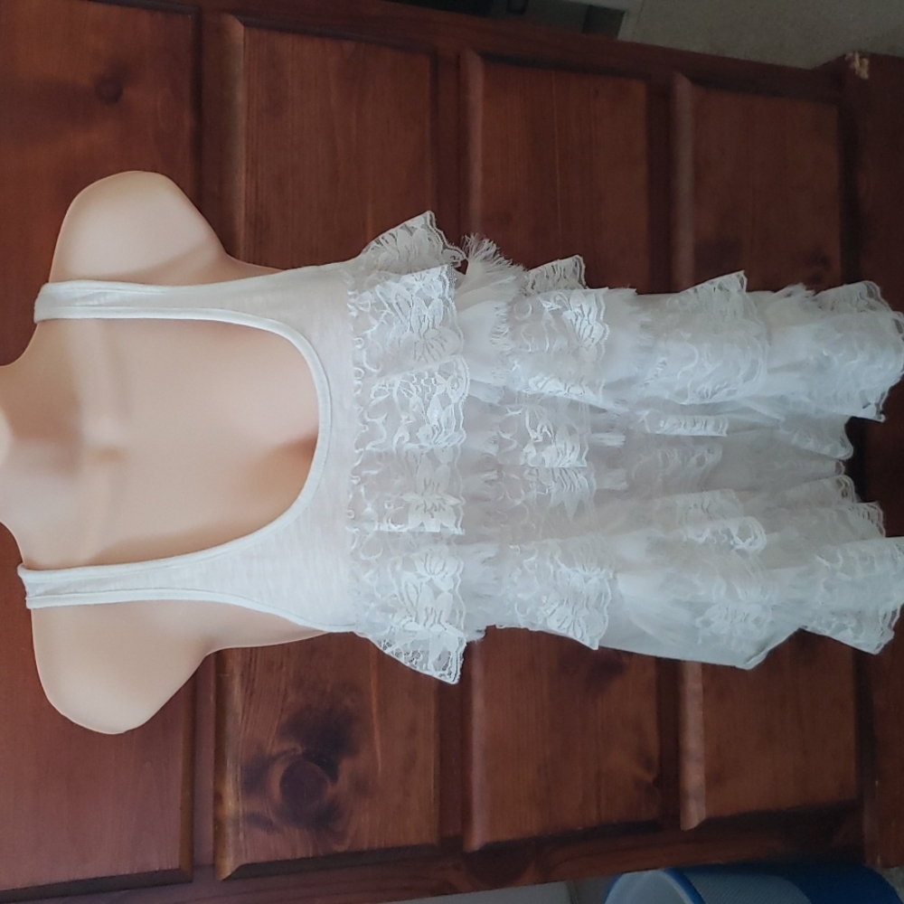 UK2LA WHITE RUFFLE TOP